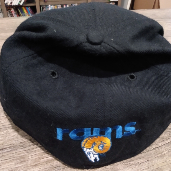 New Era St. Louis Rams Fitted Throwback Size 7 hat - Picture 2 of 3